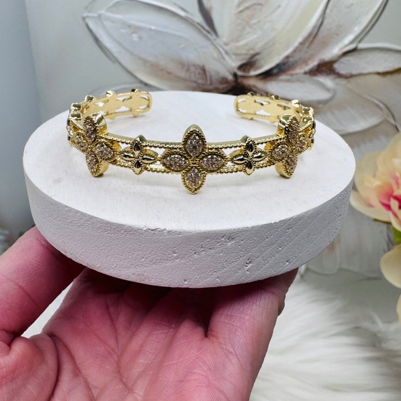 Clara Clover Sparkly Cuff Bracelet - Picture 2 of 6